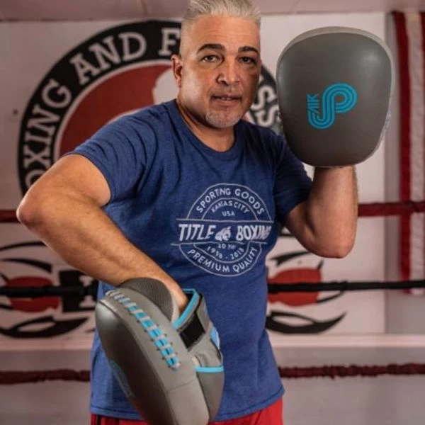 TITLE Air Pocket Technology Punch Mitts - Image 4